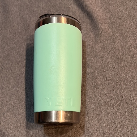 Yeti - Picture 2 of 4